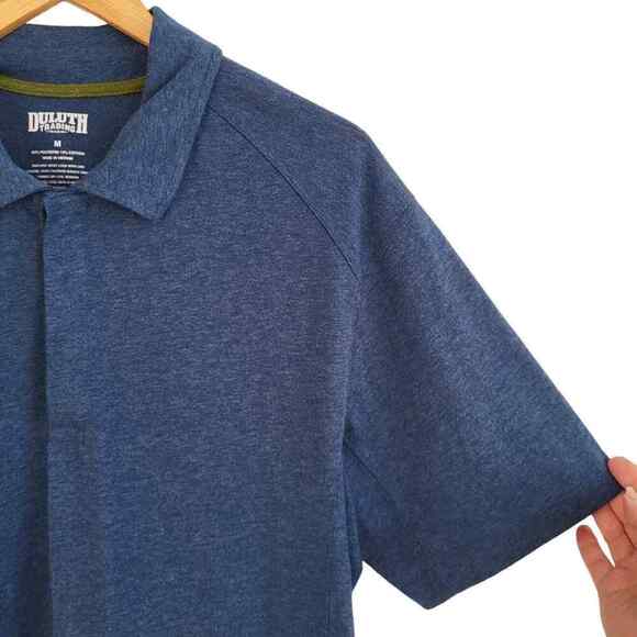 Duluth Trading Co Polo Shirt Men's M Blue Chambray Gusset Arms No Pocket Comfort - Picture 6 of 11